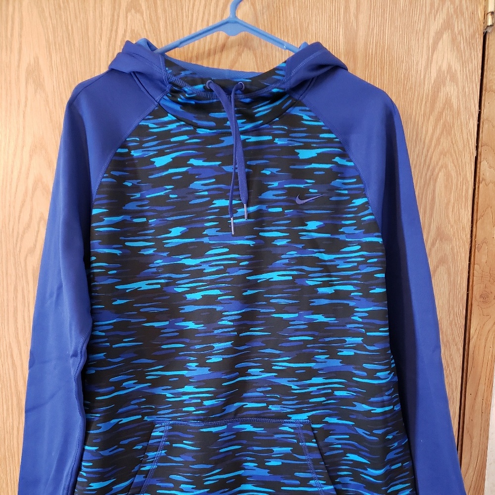 Nike therma fit hooded sweatshirt